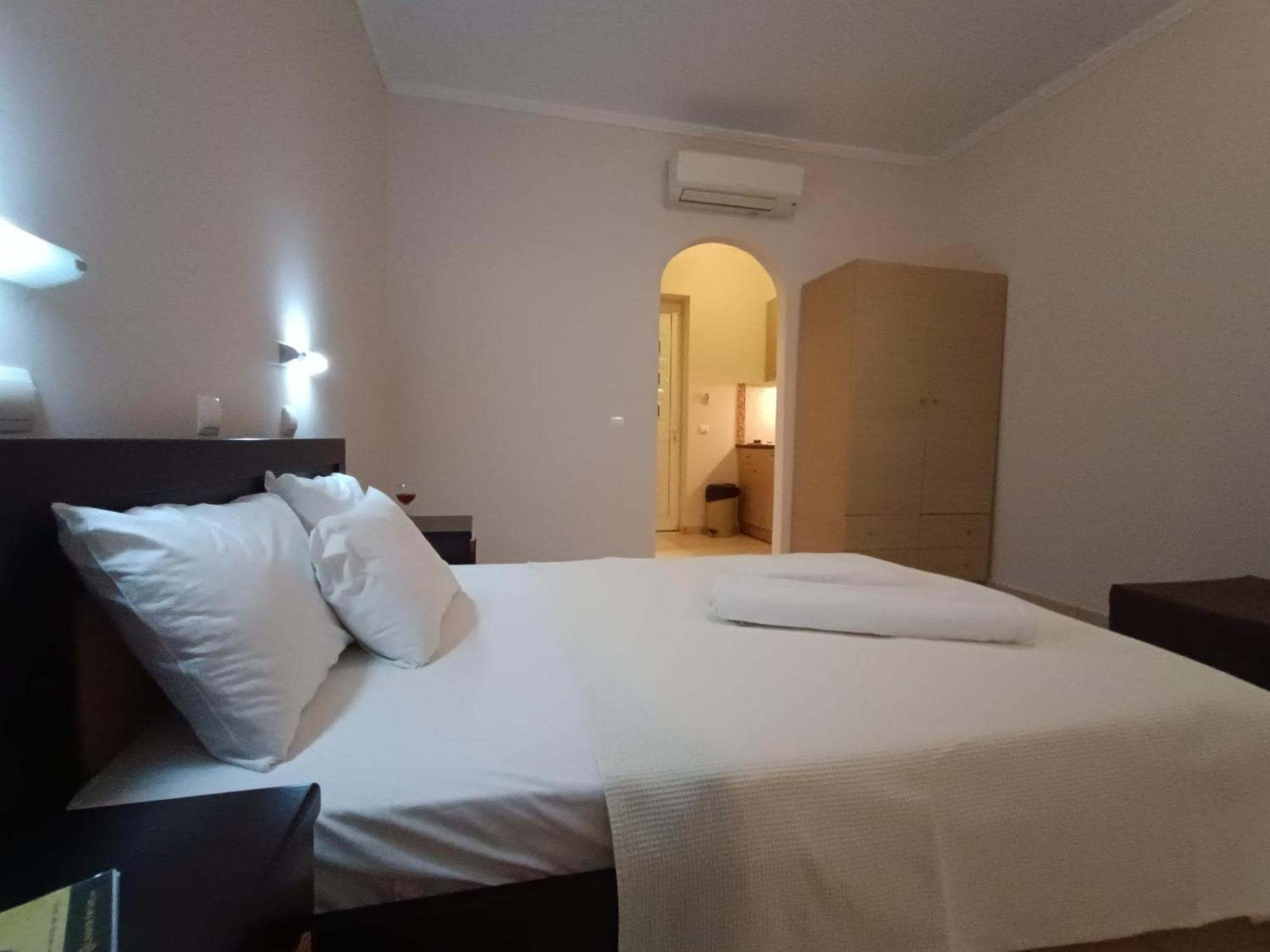 Pouliezos Koklanis Zante Apartments 알리케스 외부 사진