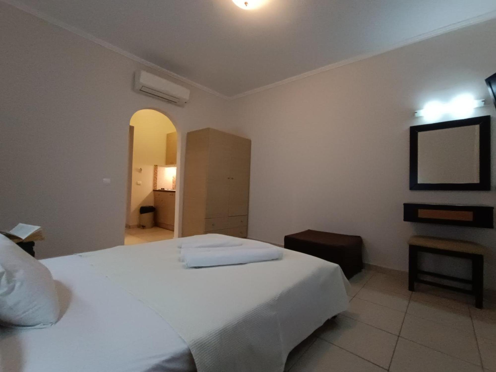Pouliezos Koklanis Zante Apartments 알리케스 외부 사진