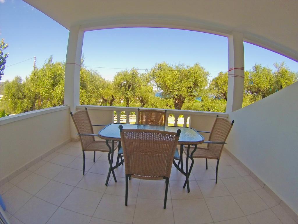Pouliezos Koklanis Zante Apartments 알리케스 외부 사진
